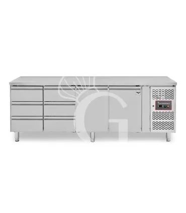Tavolo Refrigerato 6 cassetti da 1/3 a sinistra e 2 porte -18°C/-22°C - Prof. 700 mm Ordina Subito