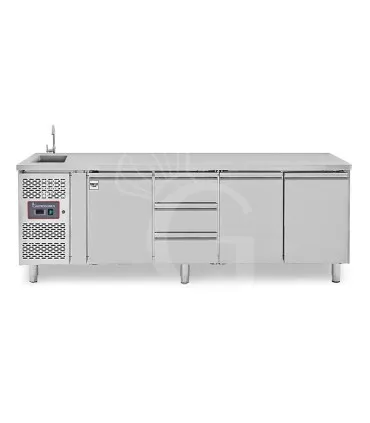 Spedizione Espresso Tavolo refrigerato 3 cassetti centrale sinistro,3 porte, lavello e rubinetto, motore a sinistra, P 700 mm, +2°C/+8°C