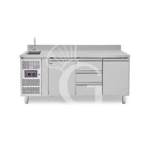 Tavolo refrigerato 3 cassetti centrali, 2 porte, lavello, rubinetto e alzatina, motore a sinistra P 700 mm, +2°C/+8°C Offerta Speciale