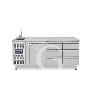 Must-Have Tavolo refrigerato 6 cassetti a destra, 1 porta, lavello, rubinetto, motore a sinistra, P 700 mm, +2°C/+8°C