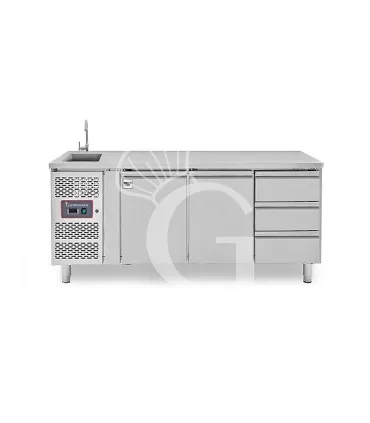 Tavolo refrigerato 3 cassetti a destra, 2 porte, lavello, motore a sinistra, P 700 mm, +2°C/+8°C Esclusivo