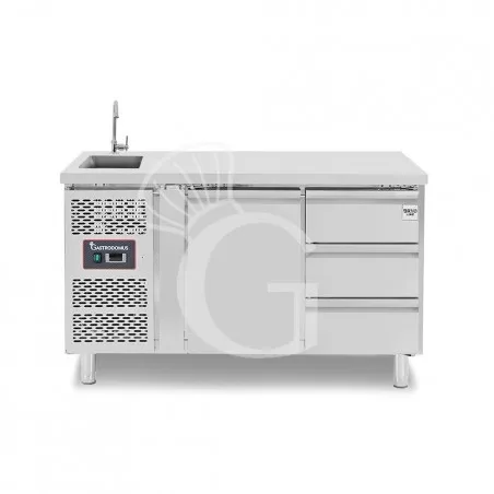 Tavolo refrigerato 3 cassetti 1 porta con lavello, motore a sinistra Prof. 700 mm, temp. +2°C/+8°C, completo di rubinetto Bestseller