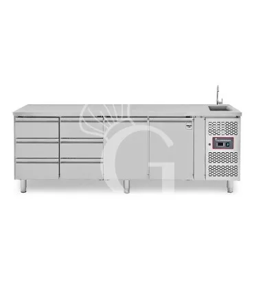 Tavolo refrigerato 6 cassetti 2 porte con lavello, Prof. 700 mm, temp. +2°C/+8°C, completo di rubinetto Pagamento Sicuro