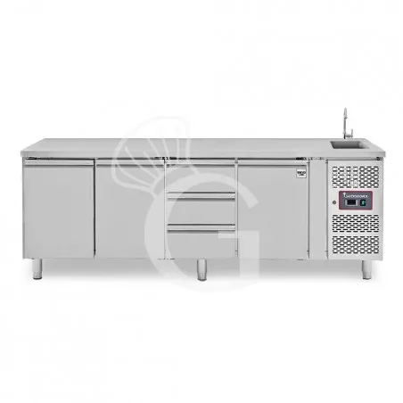 Tavolo refrigerato 3 cassetti 3 porte con lavello, Prof. 700 mm, temp. +2°C/+8°C, completo di rubinetto Solo Oggi