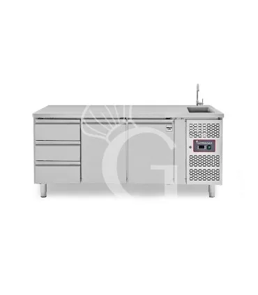 Tavolo refrigerato 3 cassetti a sinistra, 2 porte, lavello e rubinetto, P 700 mm, +2°C/+8°C Più Venduto