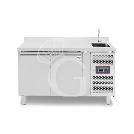 Offerta Limitata Tavolo refrigerato 2 porte con lavello e alzatina, motore a destra, Prof. 700 mm,temp +2°C/+8°C, completo di rubinetto