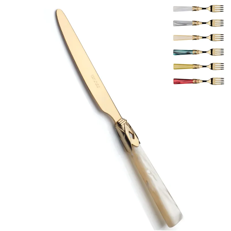 Coltello da tavola sfuso CAPRI Tutto oro in acciaio 18/10 manico in acrilico madreperlato con ghiera dorata finitura tutto oro Domus e Design bianco perlato Offerta Limitata
