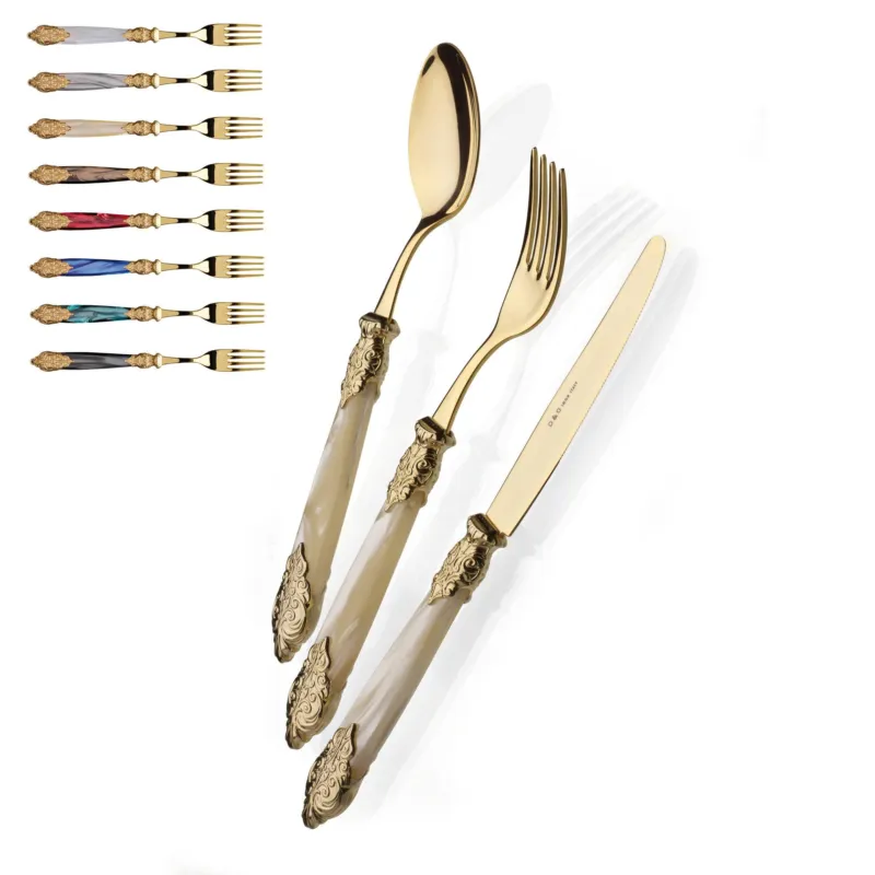 Più Venduto Set Posate Colorate 4 pezzi 1 posto tavola posate Versailles Tutto Oro in acciaio 18/10 manico acrilico madreperlato con doppia ghiera dorata finitura Oro inox Domus e Design bianco perlato