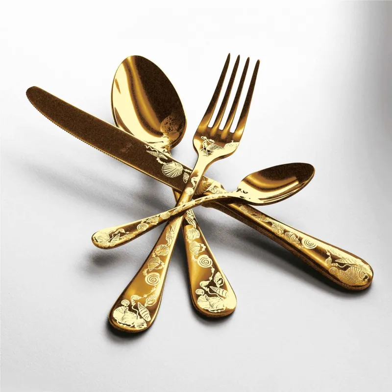 Servizio 36 pezzi Vintage Oro in Acciaio Inossidabile, colore Oro Opaco, Lavorazione della supperficie con impiantazione di Titanio PVD MEPRA S.p.a. Spedizione Espresso