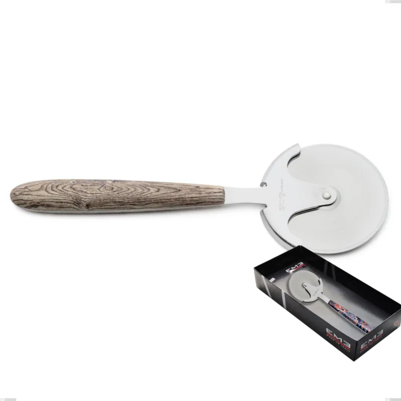 Confezione vetrina rotella tagliapizza vero larice, acciaio 18.0 nickel free, manicatura pbt sublimato acciaio lucido Eme Posaterie Offerta