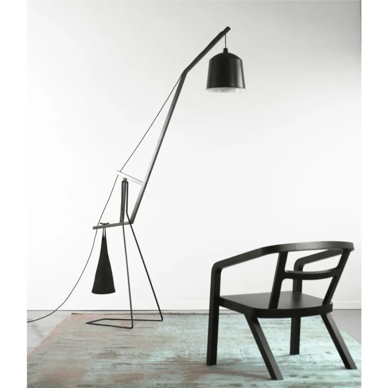 Super Prezzo Lampada da Terra di Design Aust & Amelung A FLOOR LAMP Dimensioni 49x49x h 235 cm Peso 15 kg braccio in legno di frassino e acciaio verniciato Total Black Covo Design