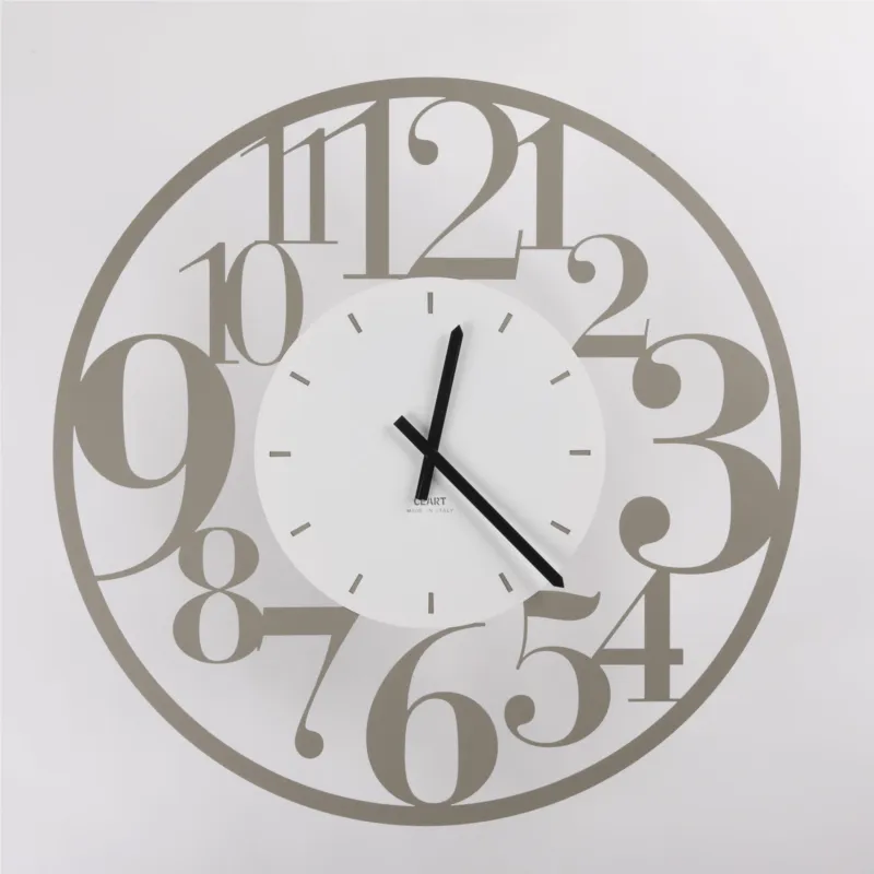 Promo Stagionale Orologio da parete in Metallo ILENIA Dimensioni 60 cm CON numeri di grandi dimensioni realizzati in metallo quadrante bianco pastello colore tortora pastello Ceart