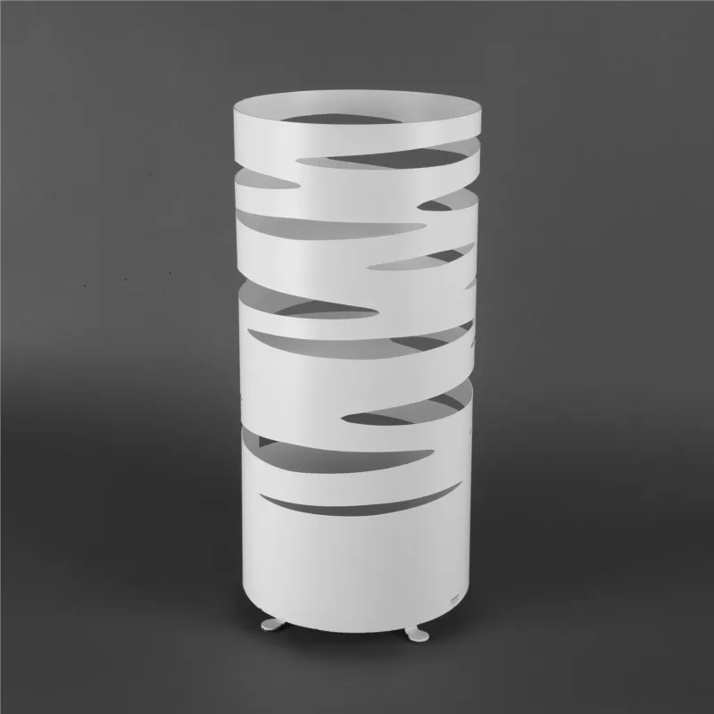 Consegna Rapida Portaombrelli design moderno Struttura in metallo tagliata al laser STRAPPI BIG Dimensioni 25x25xh 58 cm con piedini rialzati e vaschetta raccogli acqua colore bianco Ceart