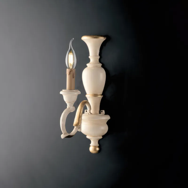 Spedizione Espresso Applique Fiorenza in legno avorio e foglia oro, 12x21xH40 cm, 1xE14 - 42 Watt Max, colore Avorio Foglia oro Bonetti Illumina