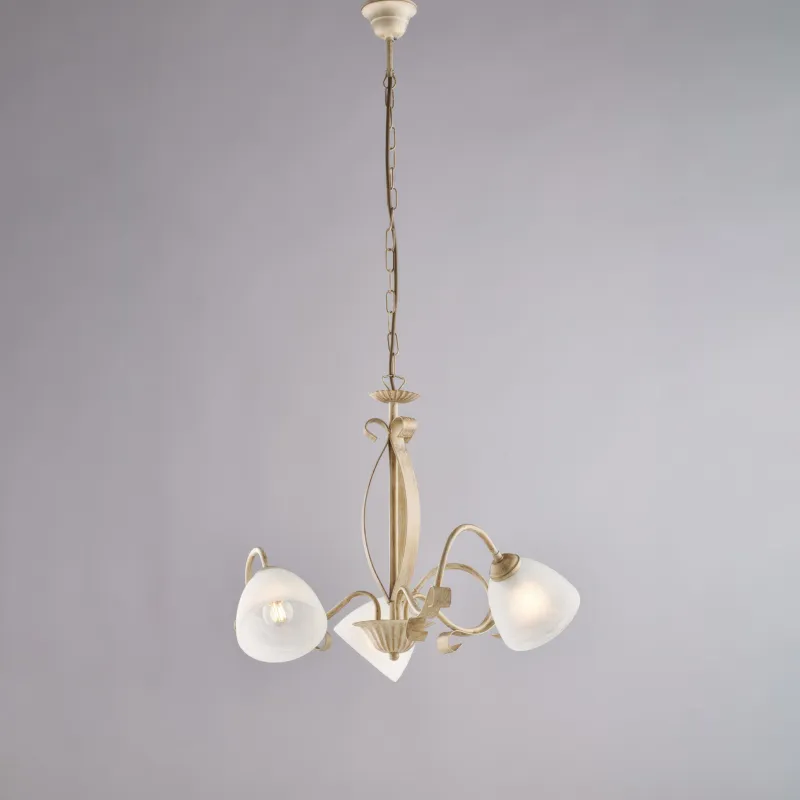 Ordina Subito Lampadario Forgiato in Ferro Laccato Avorio con Decorazione Oro Antico, Diffusori in Vetro Alabastro Bianco, 5 Luci, Dimensioni Ø64 x H45-105 cm, Colore Avorio Oro Be Light