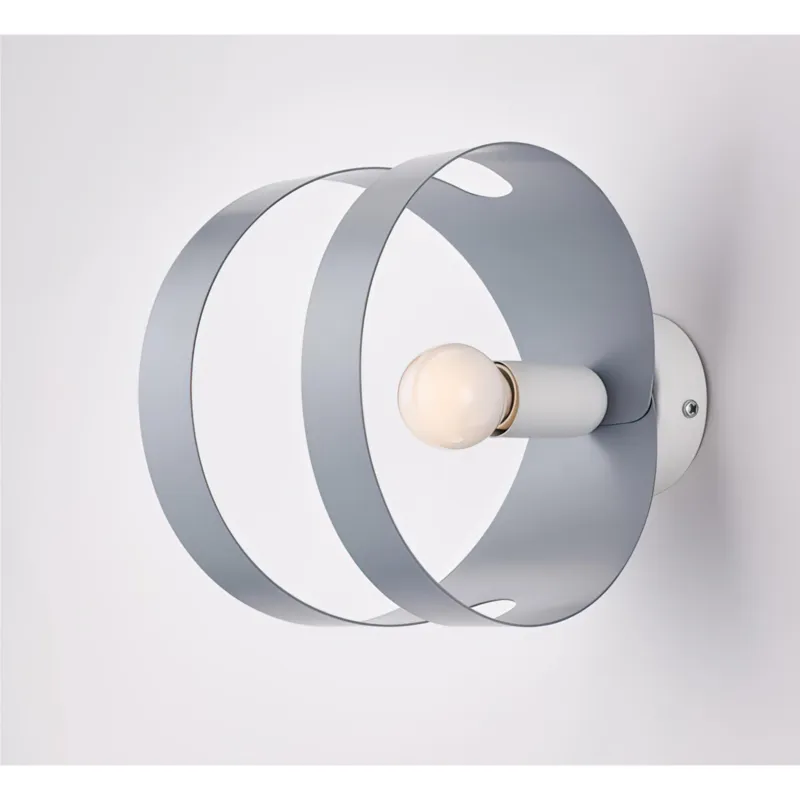 Subito Disponibile Applique da muro in ferro laccato con fascia Tagliata al Laser PETER Dimensione 14x22xh 19 cm colore Grigio Be Light