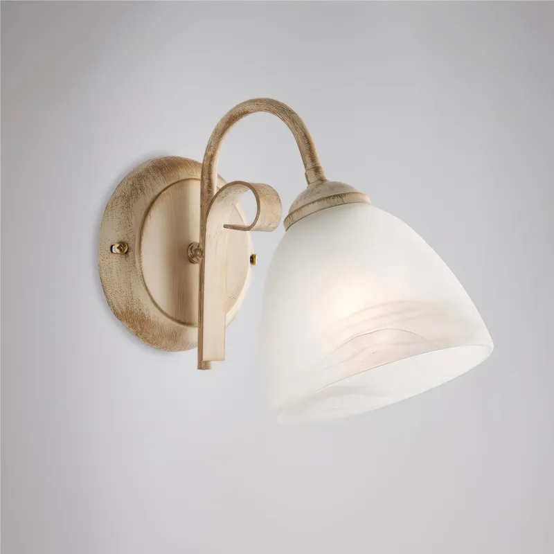 Applique da muro in ferro laccato marrone con decorazione oro antico FORGIATO Dimensione 23x23xh 20 cm sfere in Vetro alabastro bianco 1 luce Avorio / Oro Be Light Ordina Subito