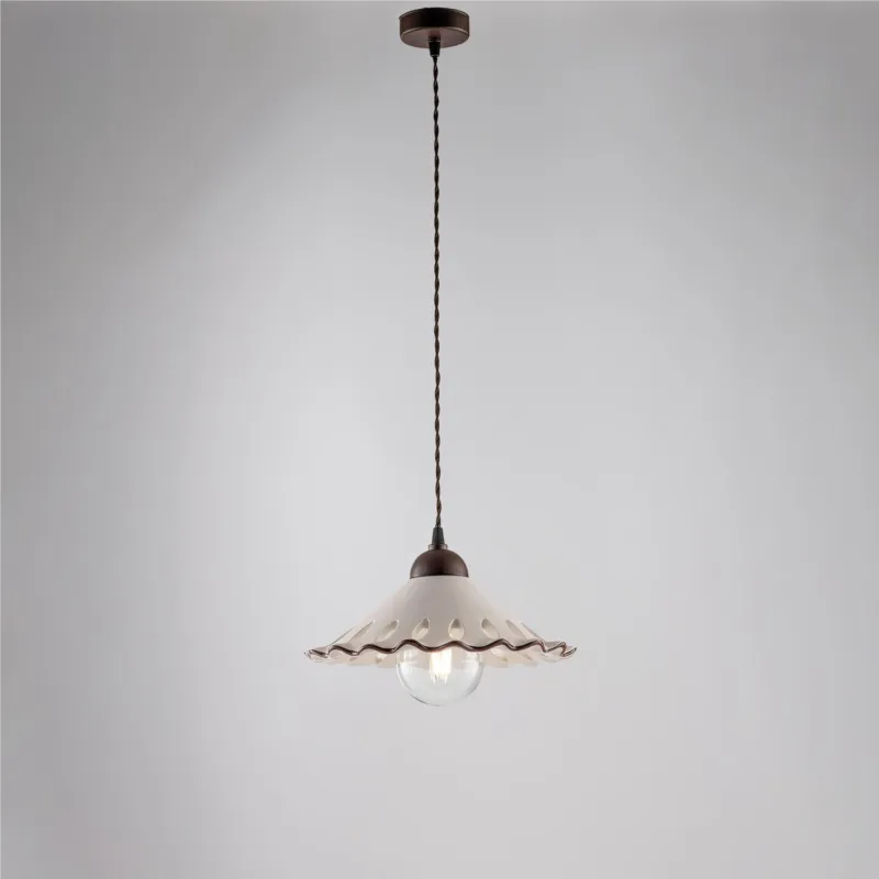 Compra Oggi Stesso Sospensione in ferro laccato nero e decorazione effetto ruggine 1 luce MOD OSTERIA Dimensioni30xh 15 cm Cavo allungabile fino a 90 Cm con diffusore in ceramica bianco e marrone Be Light