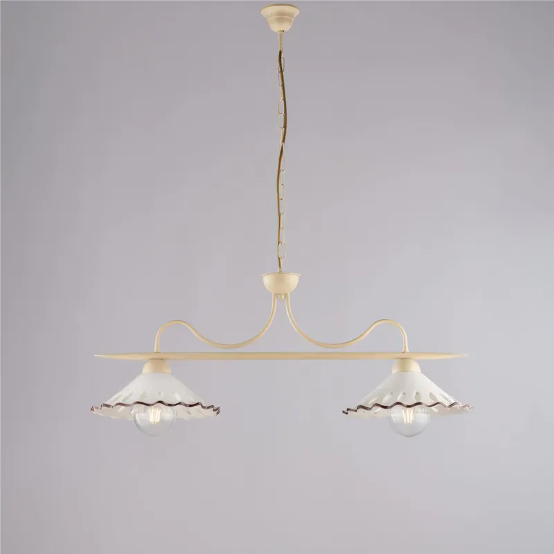 Reso Gratuito Lampadario in ferro laccato nero e decorazione effetto ruggine A 2 luci MOD OSTERIA Dimensioni 83x30xh 36 cm allungabile fino a 96 con diffusori in ceramica diametro 30 Avorio decape Be Light