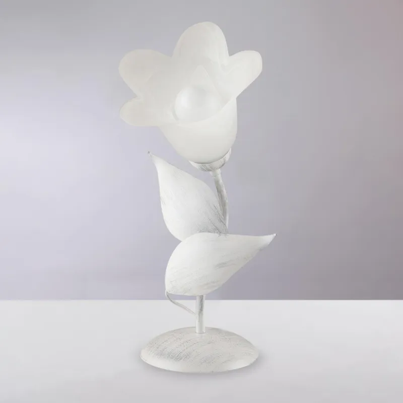 Promozione Lumetto Olga in ferro laccato bianco con decorazione argento e vetro alabastro bianco 1 luce , altezza 36 Cm, larghezza 19 Cm Be Light