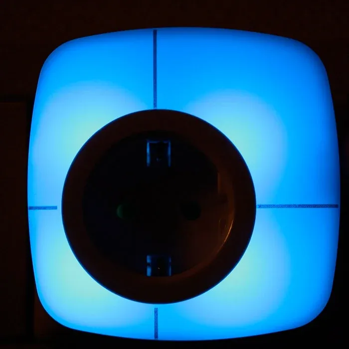 Lampada Luce Notte 3 Colori con Presa Elettrica Accensione Automatica Grundig Ultime Pezzi