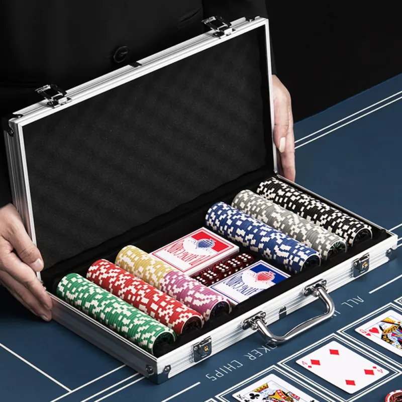 Spedito Oggi Set Valigetta Poker 300 Chip Fiches in Alluminio 2 Mazzi Texas Hold‘em Blackjack