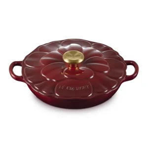 Subito Disponibile Tegame basso con coperchio a fiore in ghisa vetrificata 26 cm - garnet