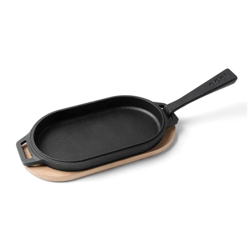 Promozione Esclusiva Ooni - Piastra liscia ovale con manico in ghisa e supporto in legno 31 cm