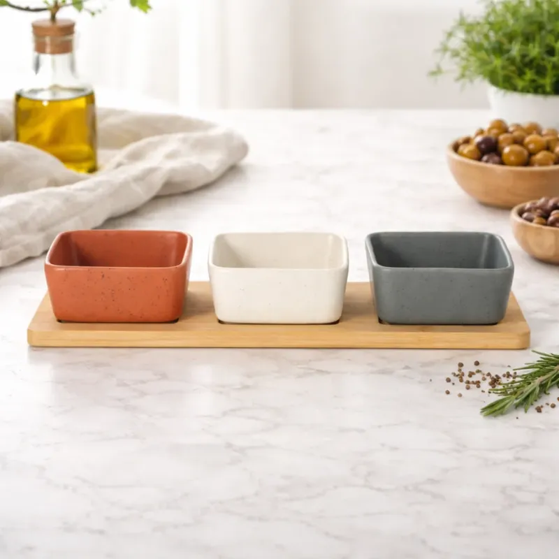 Antipastiera con 3 Ciotole in Ceramica e Base in Bamboo - Gusto Casa Novità